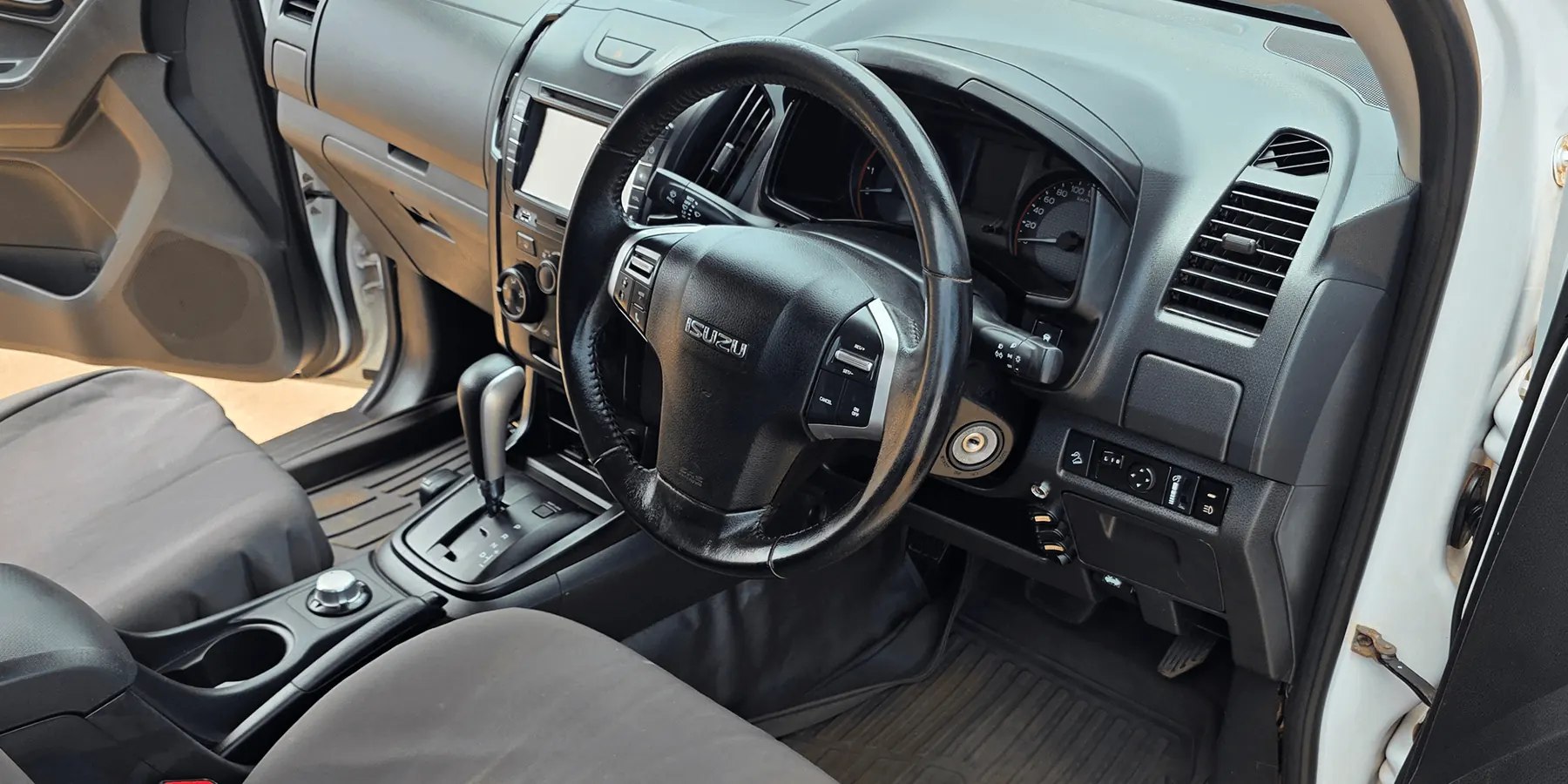kimberley-auto-care-interior-detailing-after-clean-isuzu-dmax-cabin